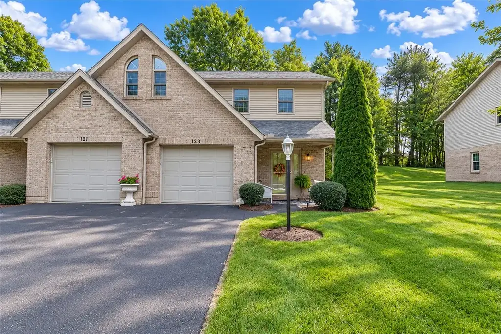 123 Windy Drive , Center