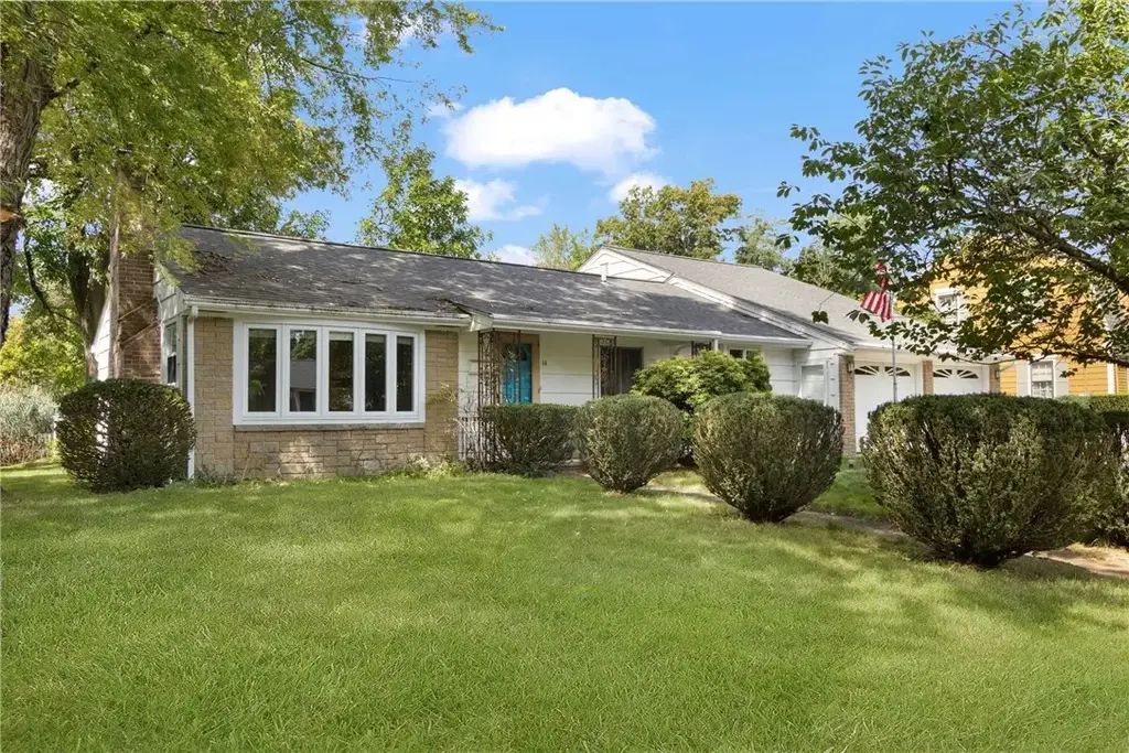14 Plymouth Dr, Barrington