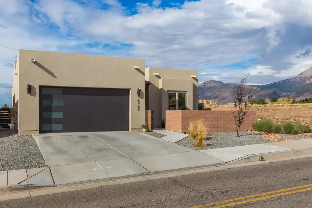 8705 Signal Avenue Ne, Albuquerque