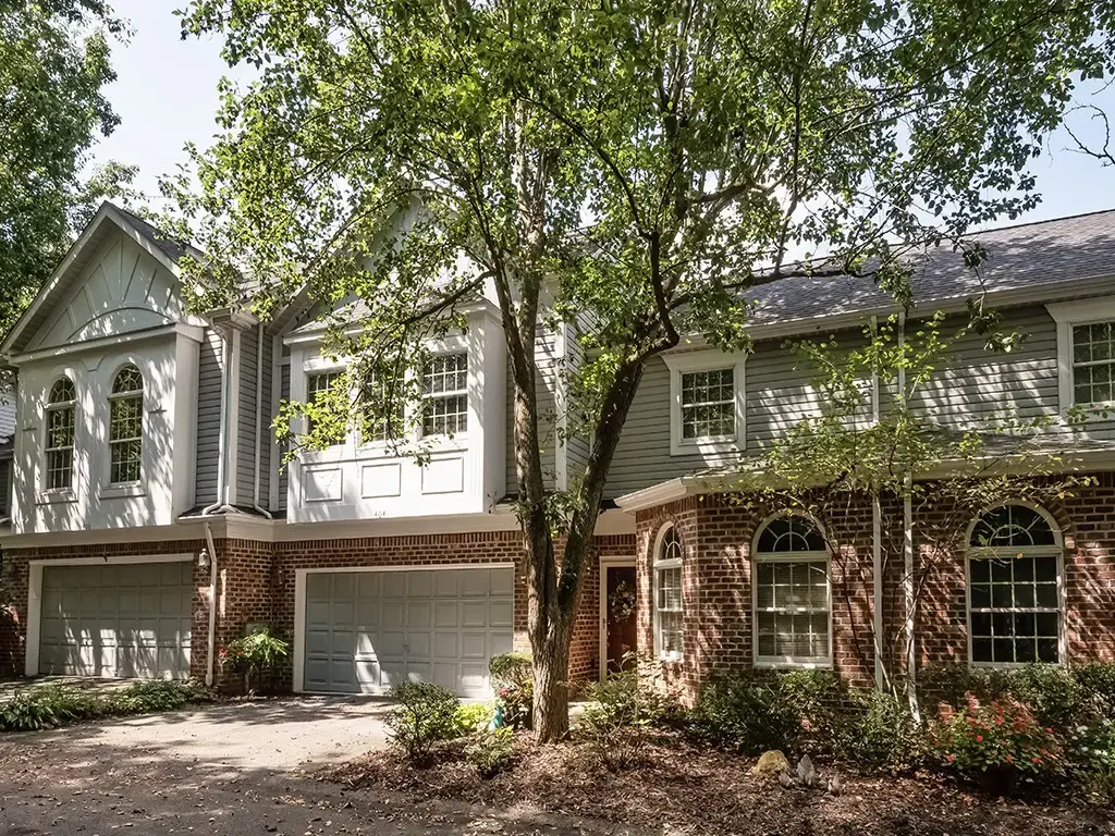 404 Waterside Drive, Peters