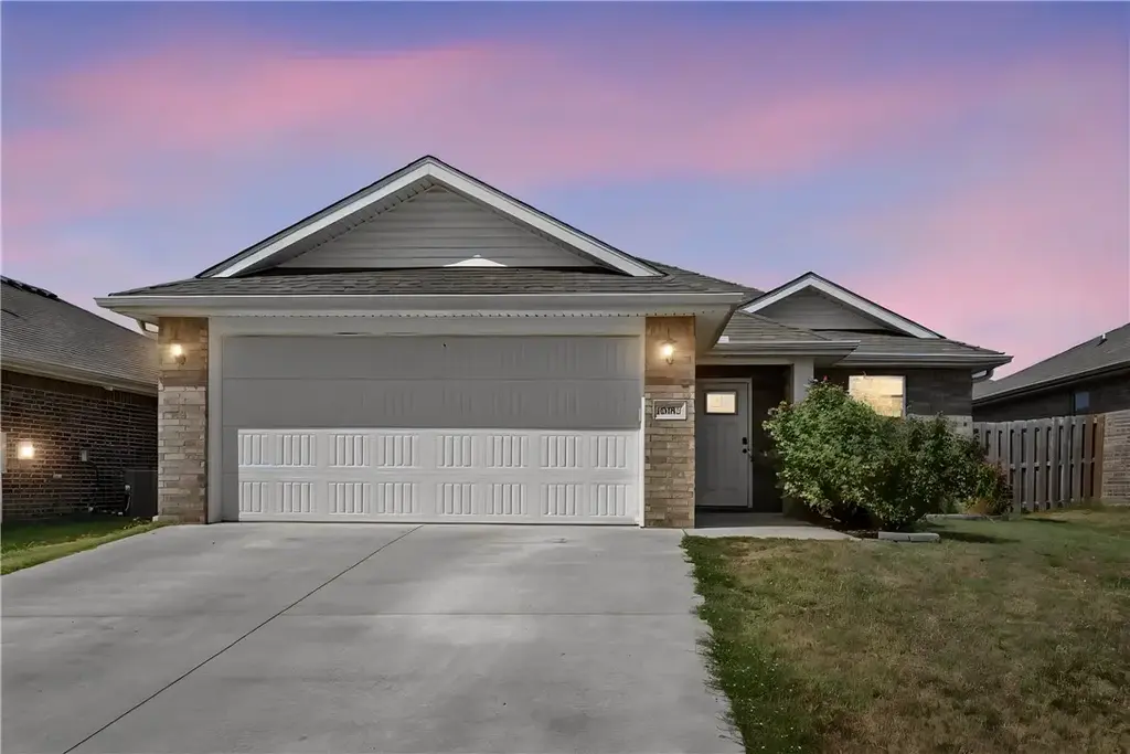 6003 Nw Ettie May Street, Bentonville