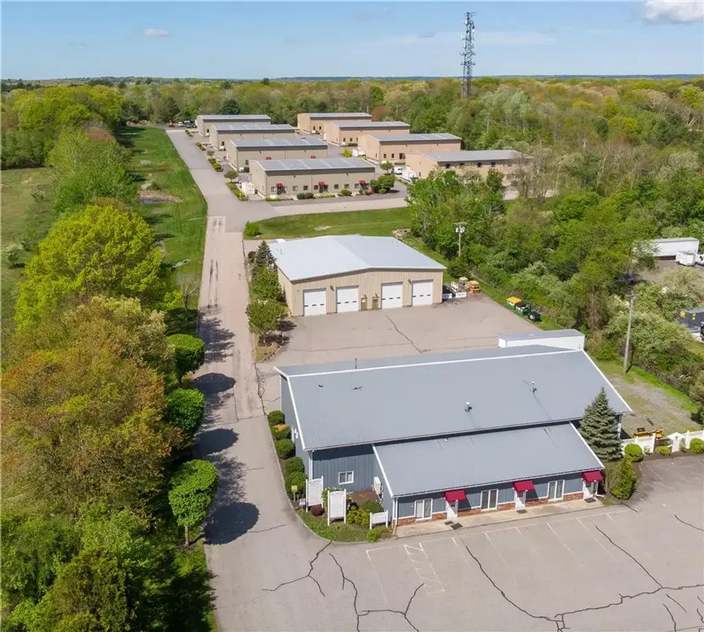 376 Dry Bridge Rd # J2, North Kingstown