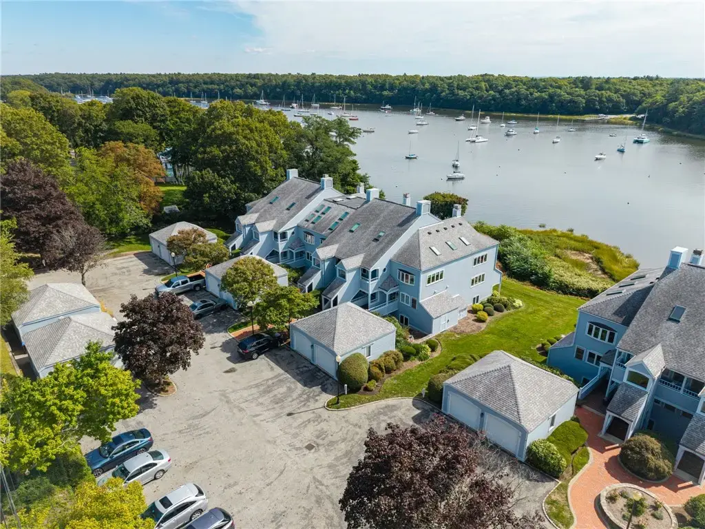 152 Crompton Ave # 5, East Greenwich