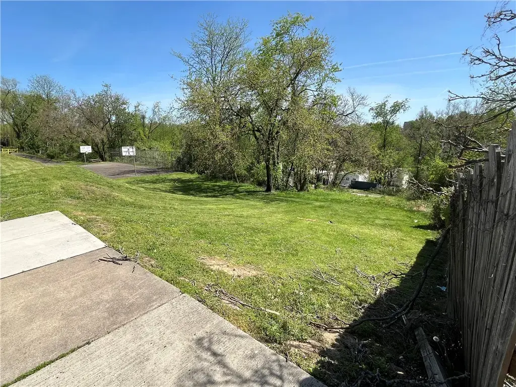 2806 Cobden, South Side