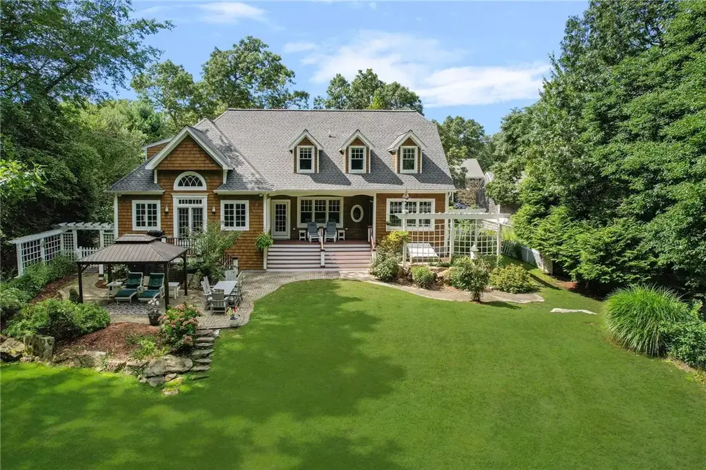 26 Thayer Ave, Narragansett