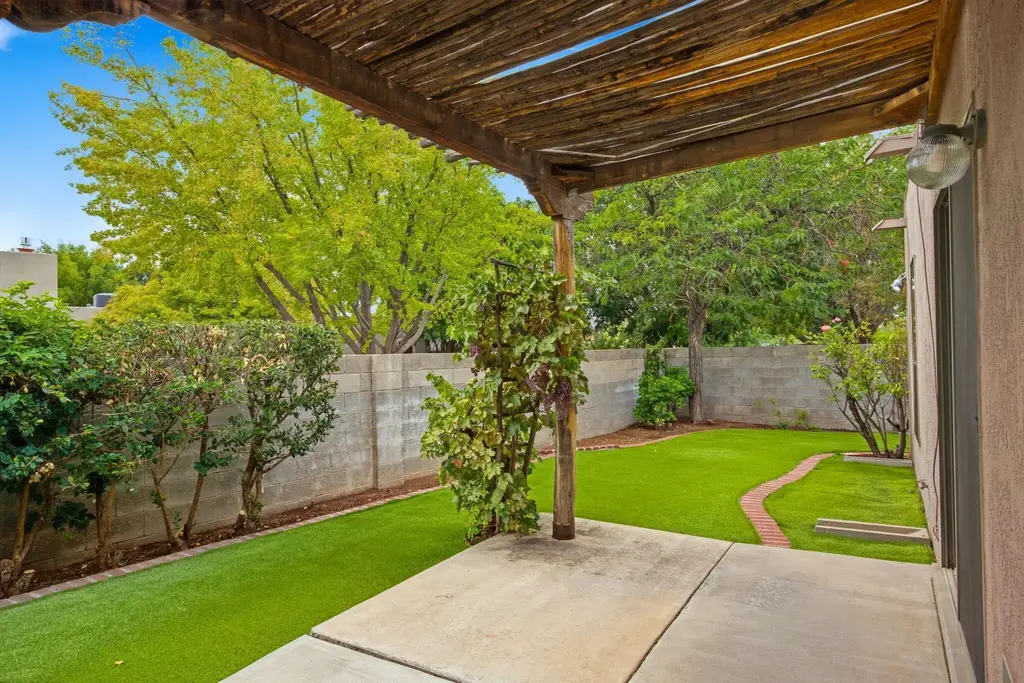 7452 Burlison Drive Ne, Albuquerque