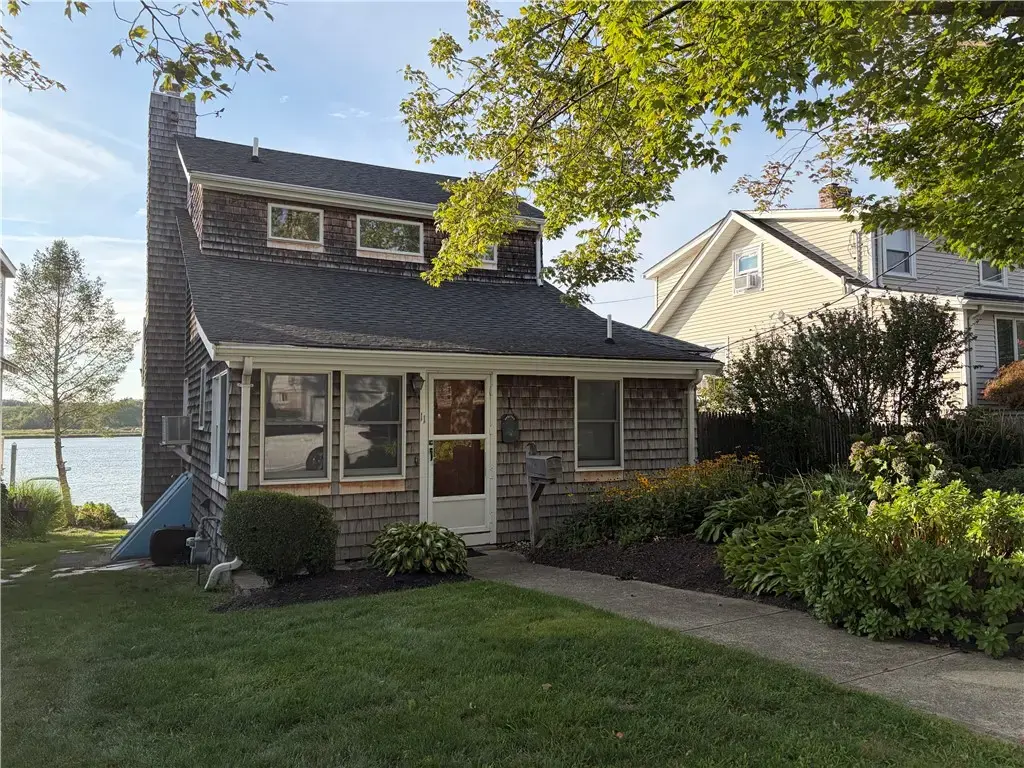 11 Riverview Dr, Barrington
