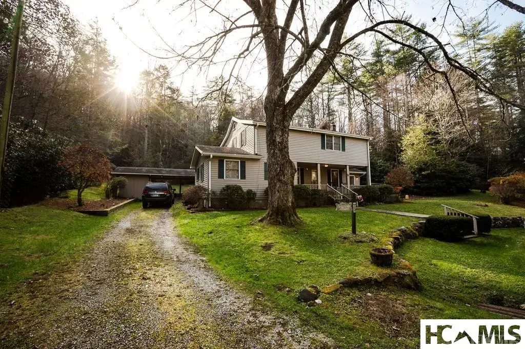 922 Flat Mountain Road, Highlands