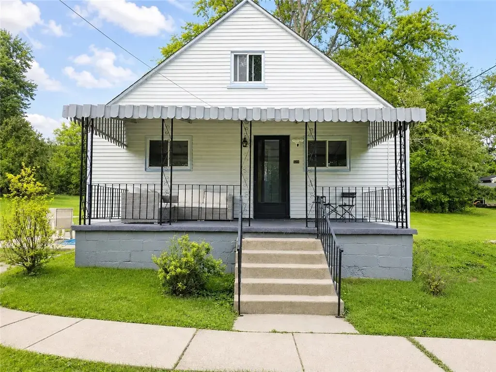 4818 Josephine, Hampton