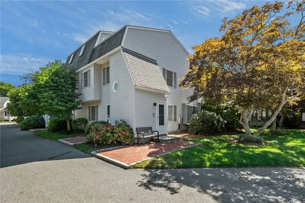 364 Bellevue Ave # D6, Newport