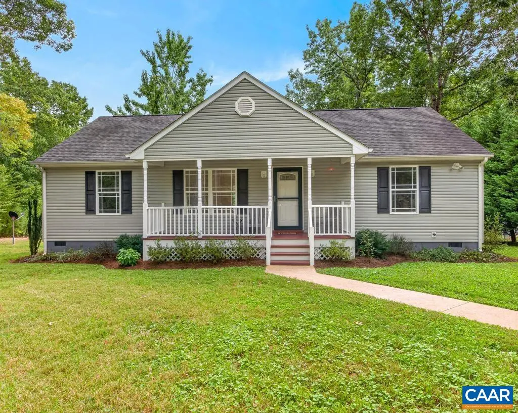 368 Hummingbird Rd, Scottsville