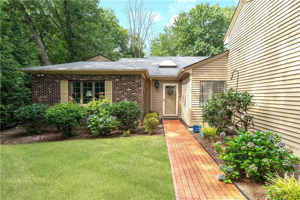 118 Pine Glen Drive Dr, East Greenwich