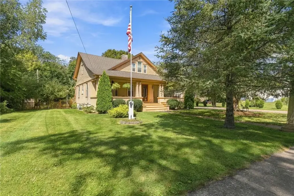 12 Maple Ct, Hopkinton