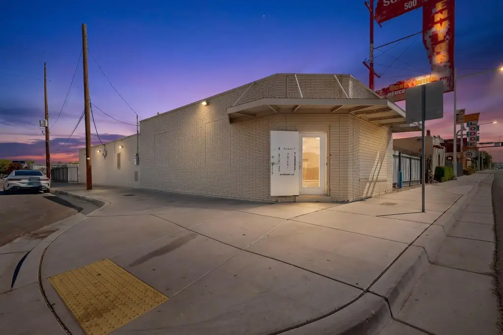 5701 Central Avenue Ne, Albuquerque