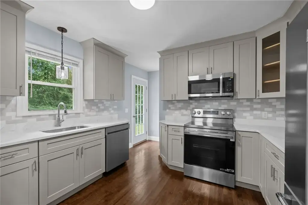 126 Alton Bradford Rd, Hopkinton