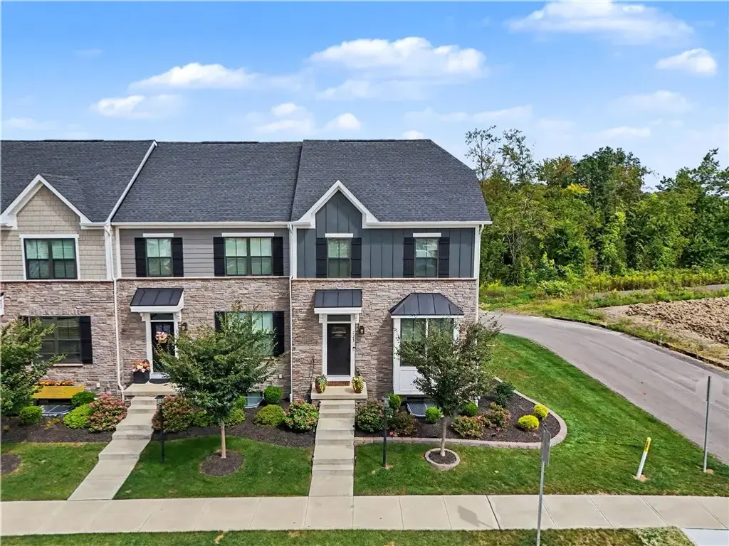 223 Marketplace Avenue , Moon/Crescent
