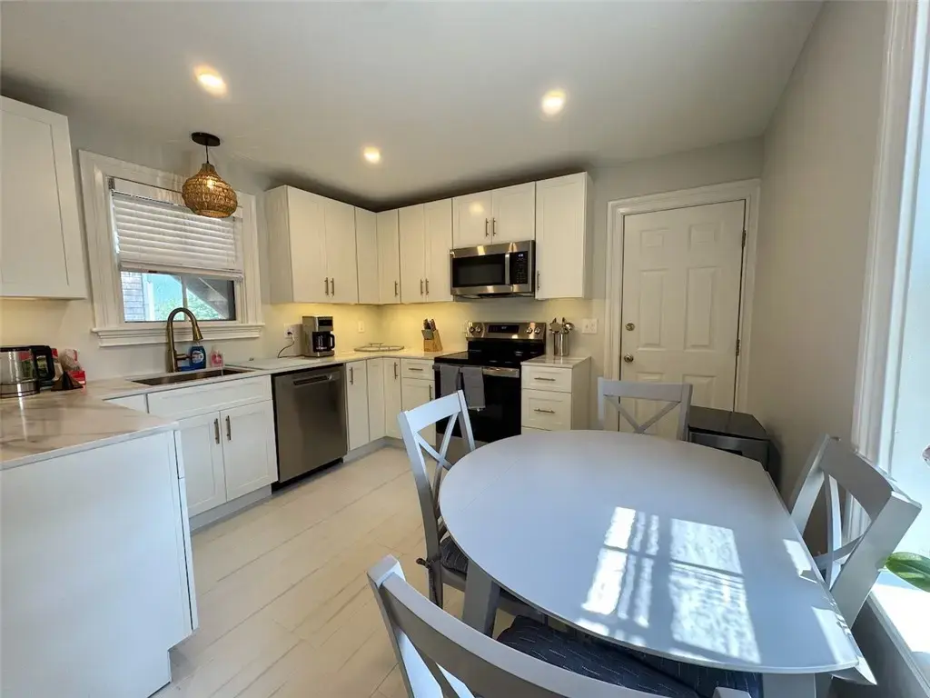 8 Barney St # 2, Newport