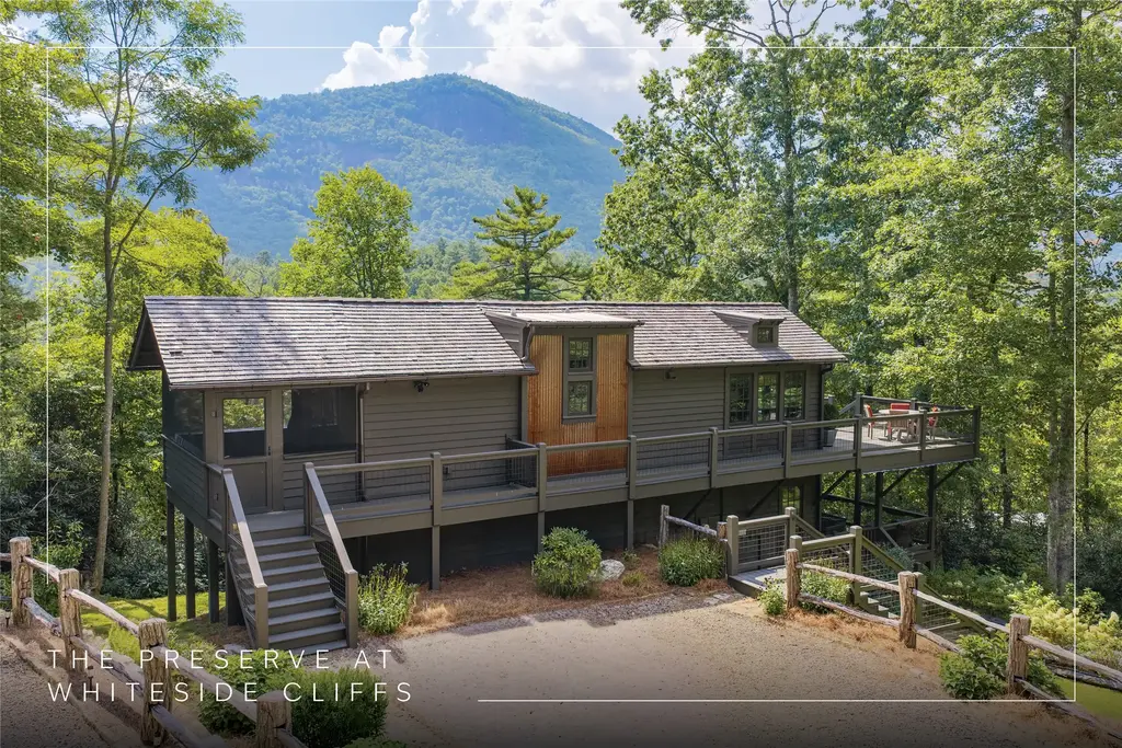 132 Rock Face Trail, Highlands