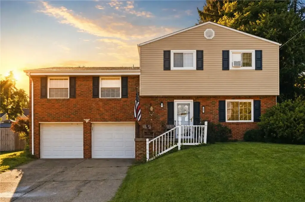 107 Dover Drive, Moon/Crescent