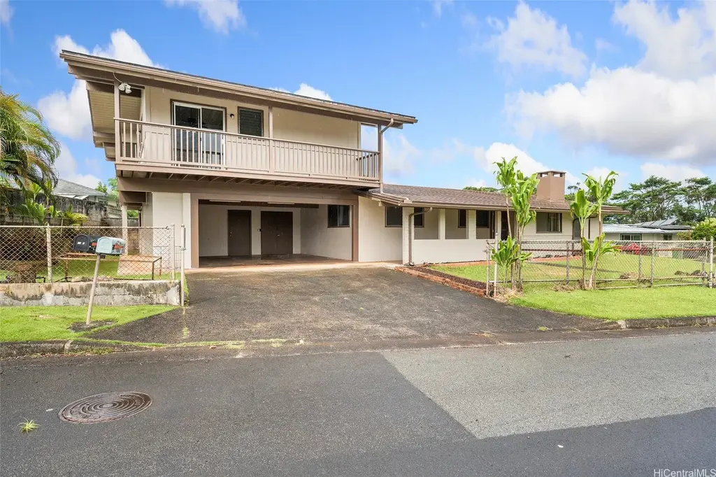 218 Hakuone Street, Wahiawa