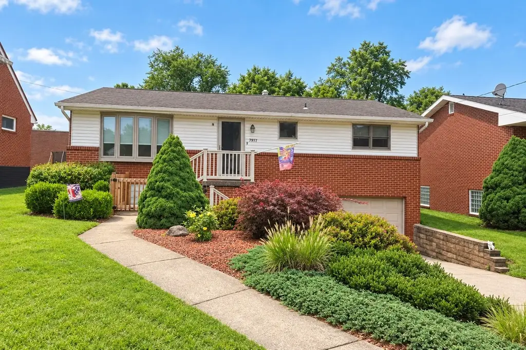 1911 Acheson Avenue, North Apollo