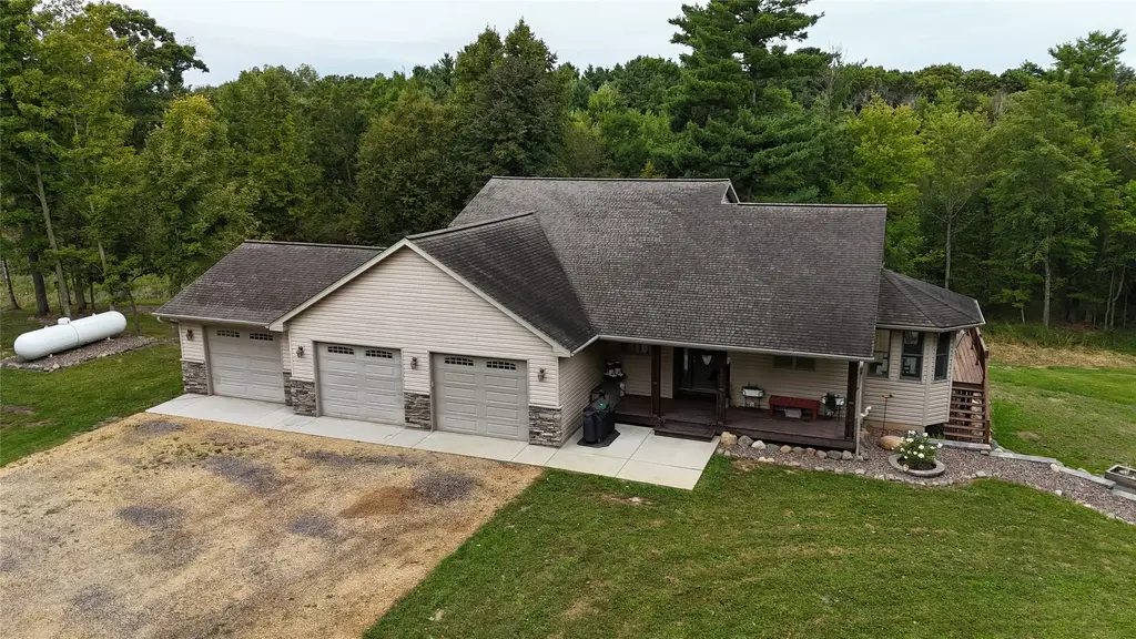 1396 70th Street, Amery