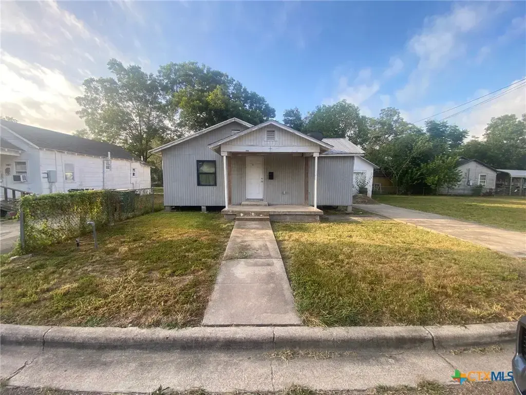1005 Pine Street, Victoria