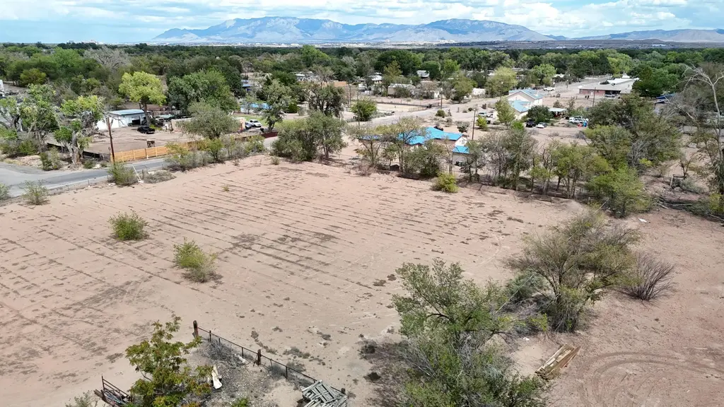 2406 Sunshine Road Sw, Albuquerque