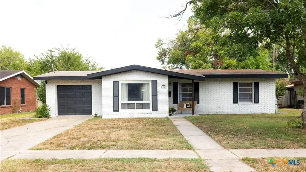 4801 Dahlia Lane, Victoria