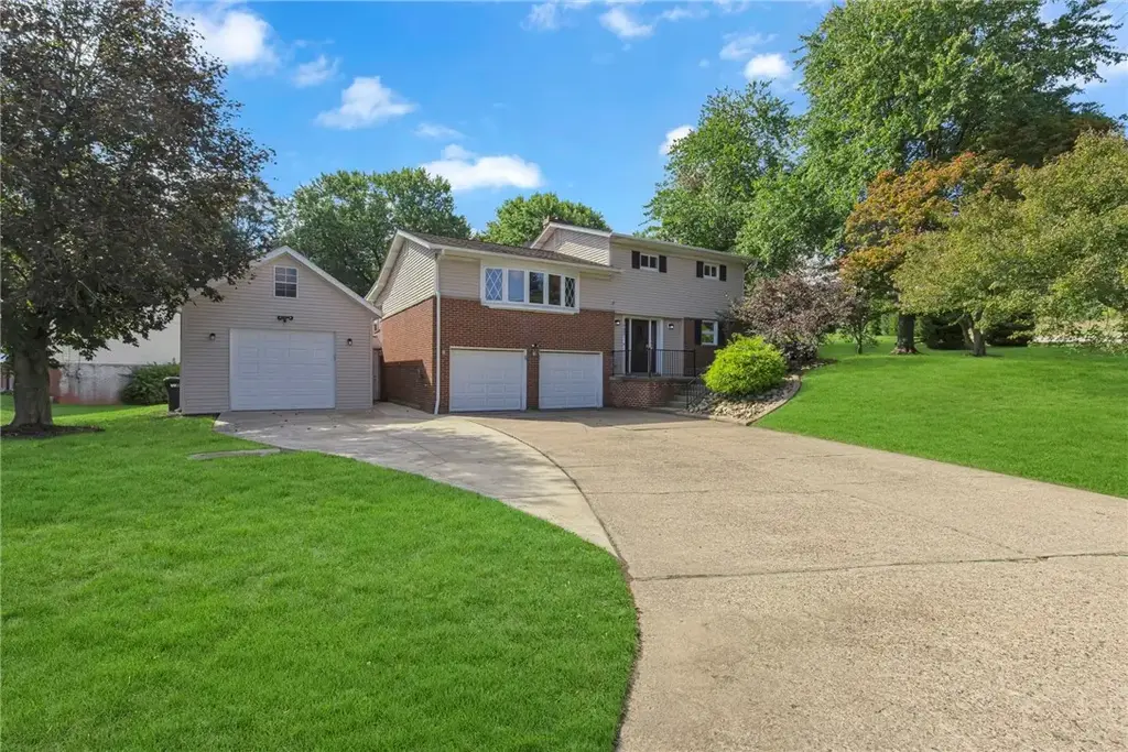 3660 Brodhead, Center