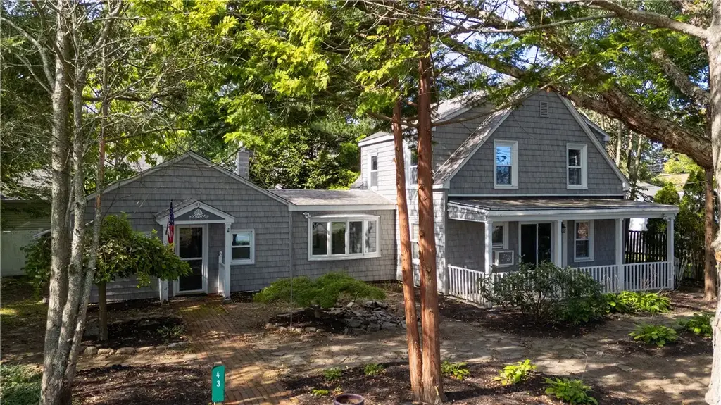 43 Shawomet Ave, Warwick