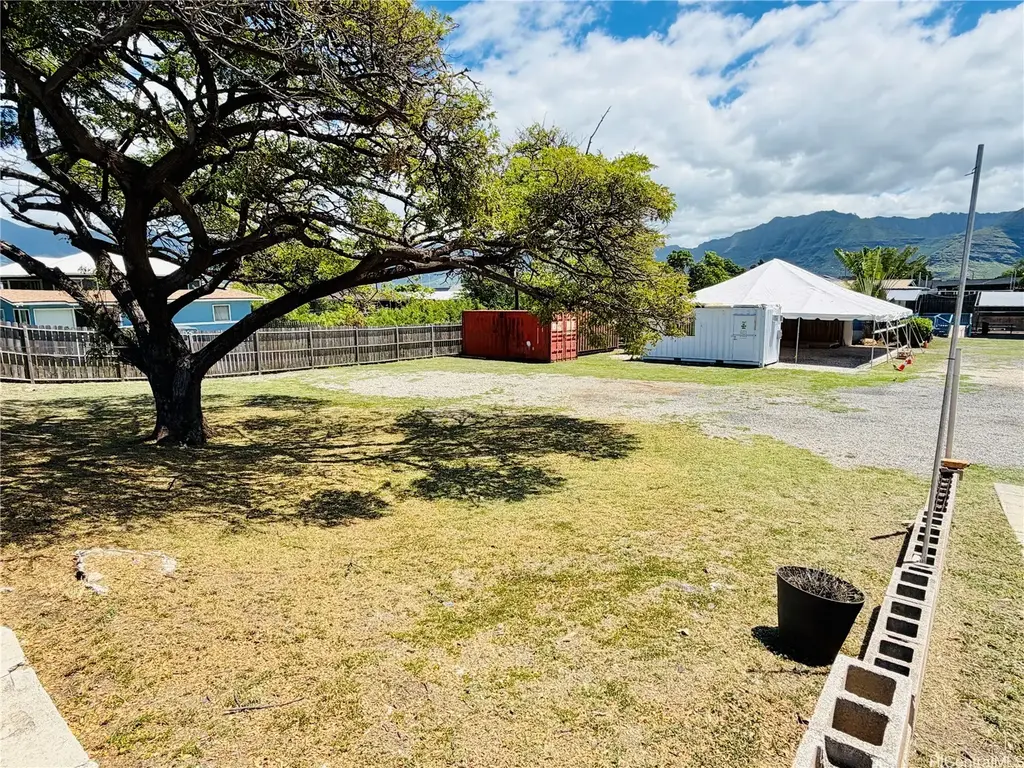 87-666 Farrington Highway, Waianae