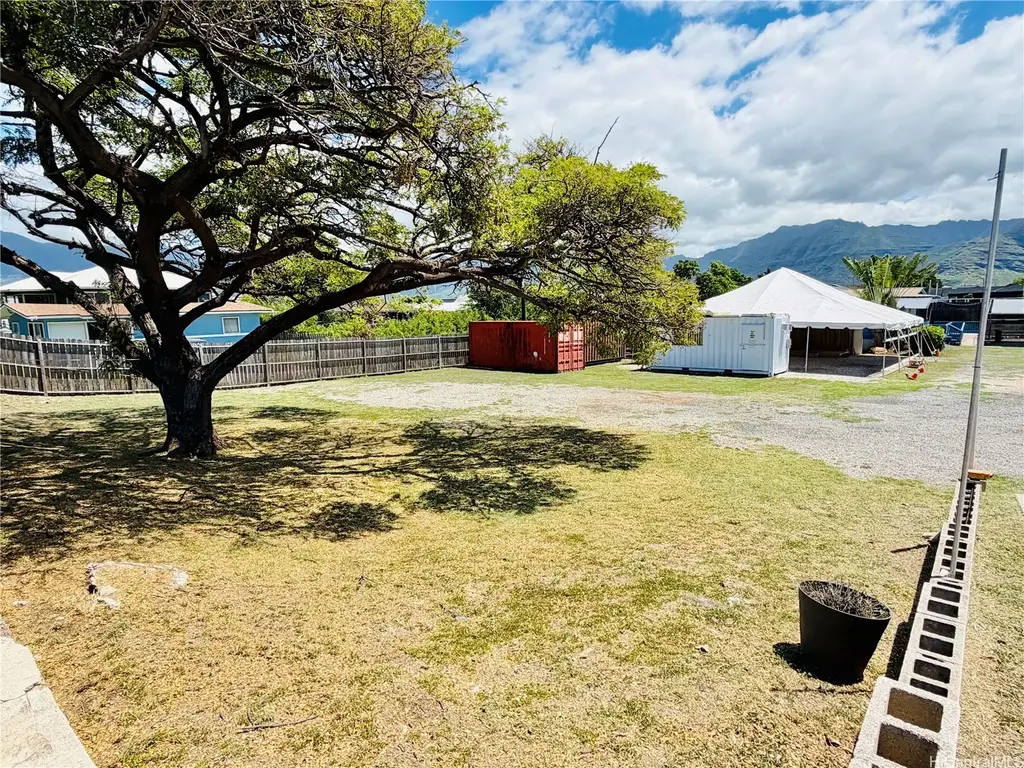 87-666 Farrington Highway, Waianae