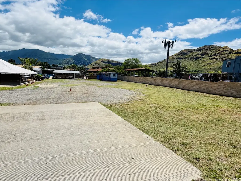 87-672 Farrington Highway, Waianae