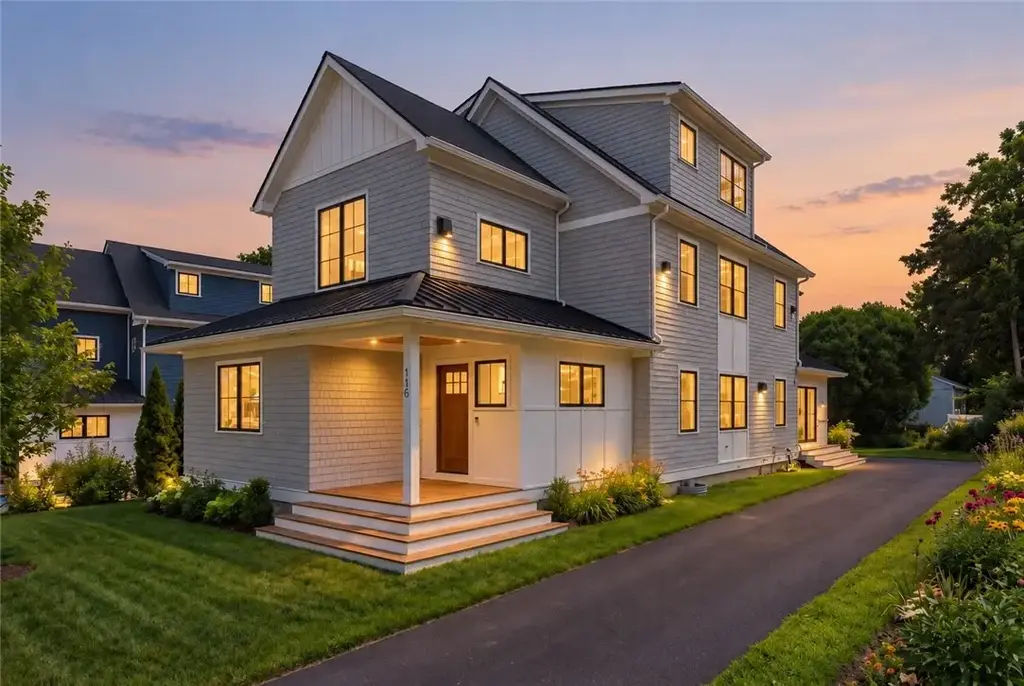 118 Newport Ave, Middletown