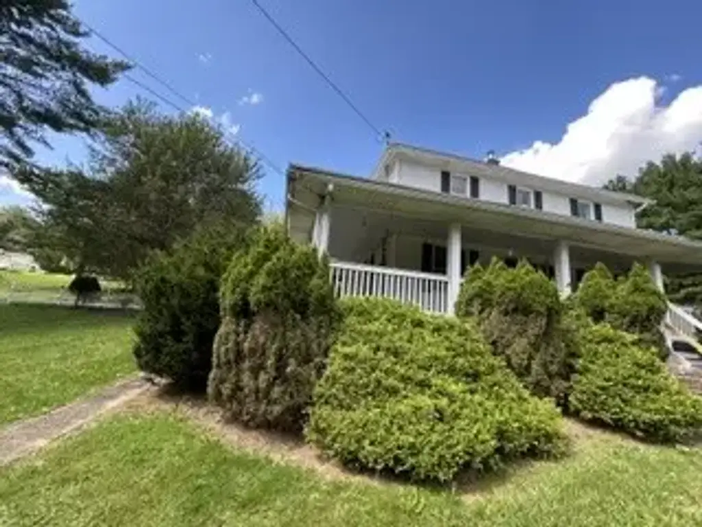 287 Back Creek Road , Saltlick