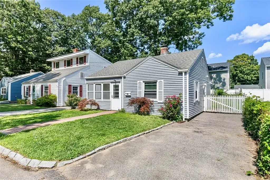 93 Pine Crst Dr, East Providence
