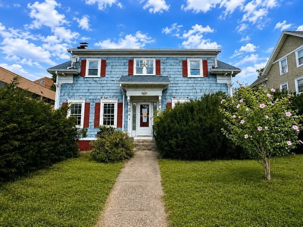 39 Illinois St, Central Falls