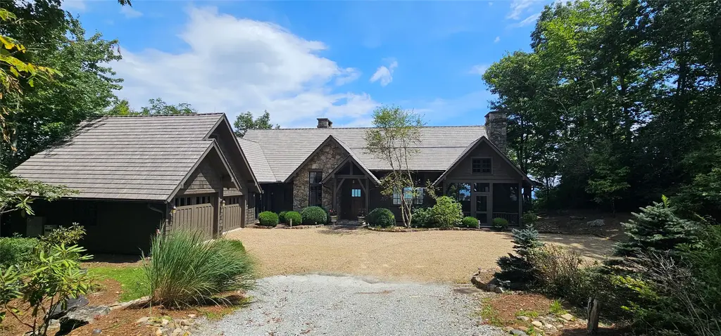 1922 Toxaway Drive, Lake Toxaway