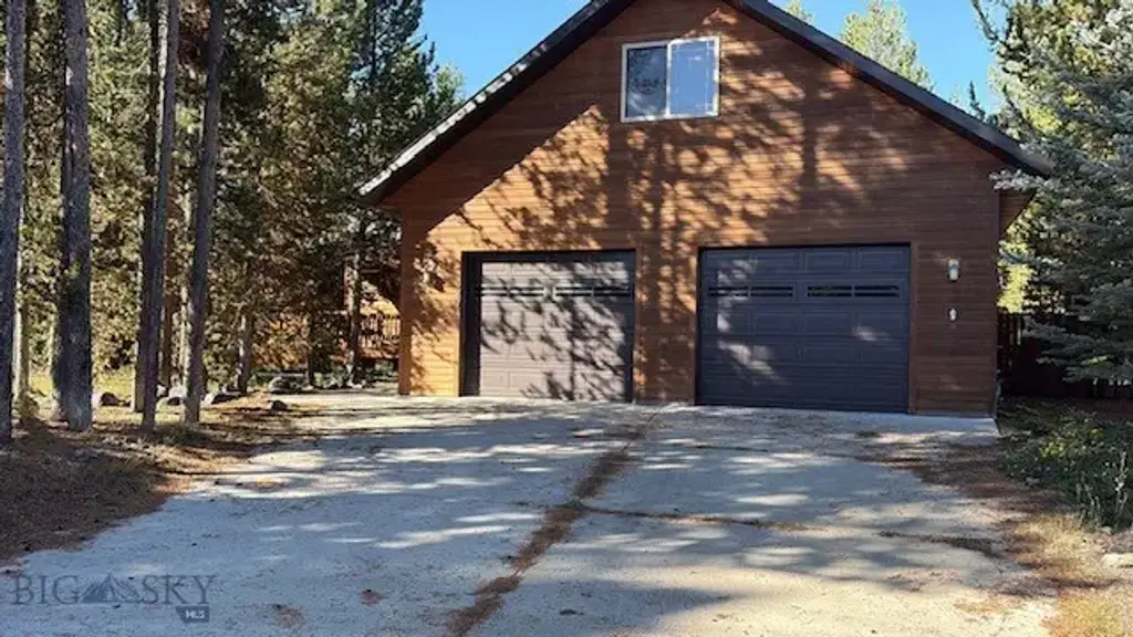 340 Lewis Avenue, West Yellowstone
