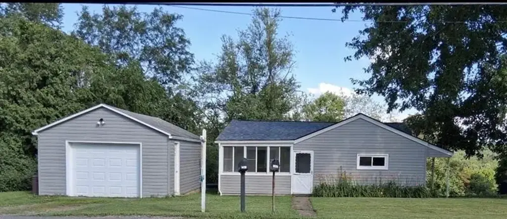 6365 Tuscarawas Road , Ohioville
