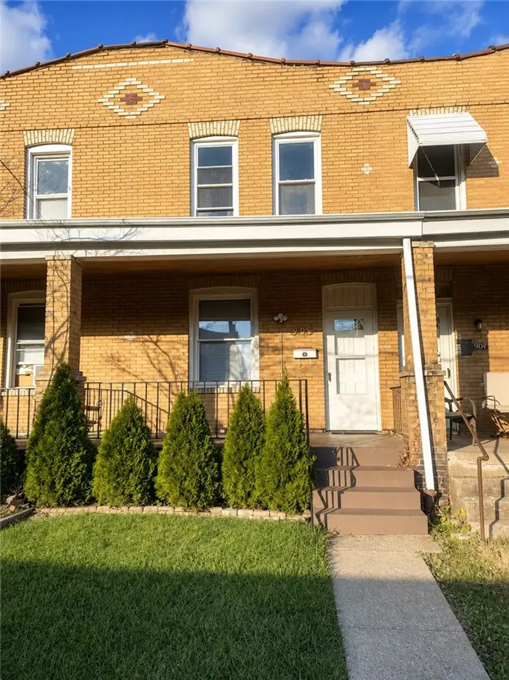906 Broadway Avenue , Stowe