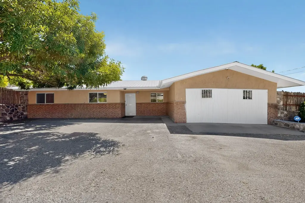 414 Calle Valdez, Espanola