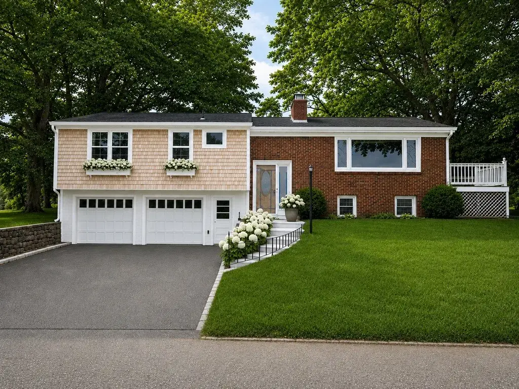 10 Johnnycake Ln, Portsmouth