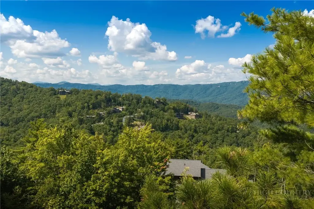 327 Lyreleaf Trail, Boone