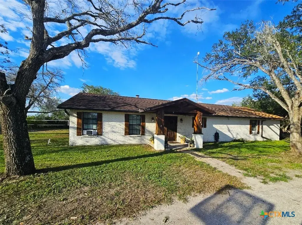 1024 Fm 1145, Kenedy