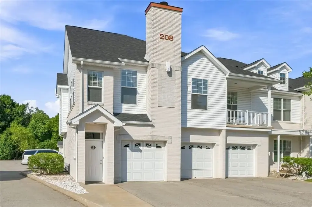 208 Adams Pointe Boulevard 2, Adams
