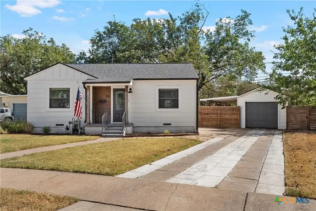 913 Alamo Court, Temple
