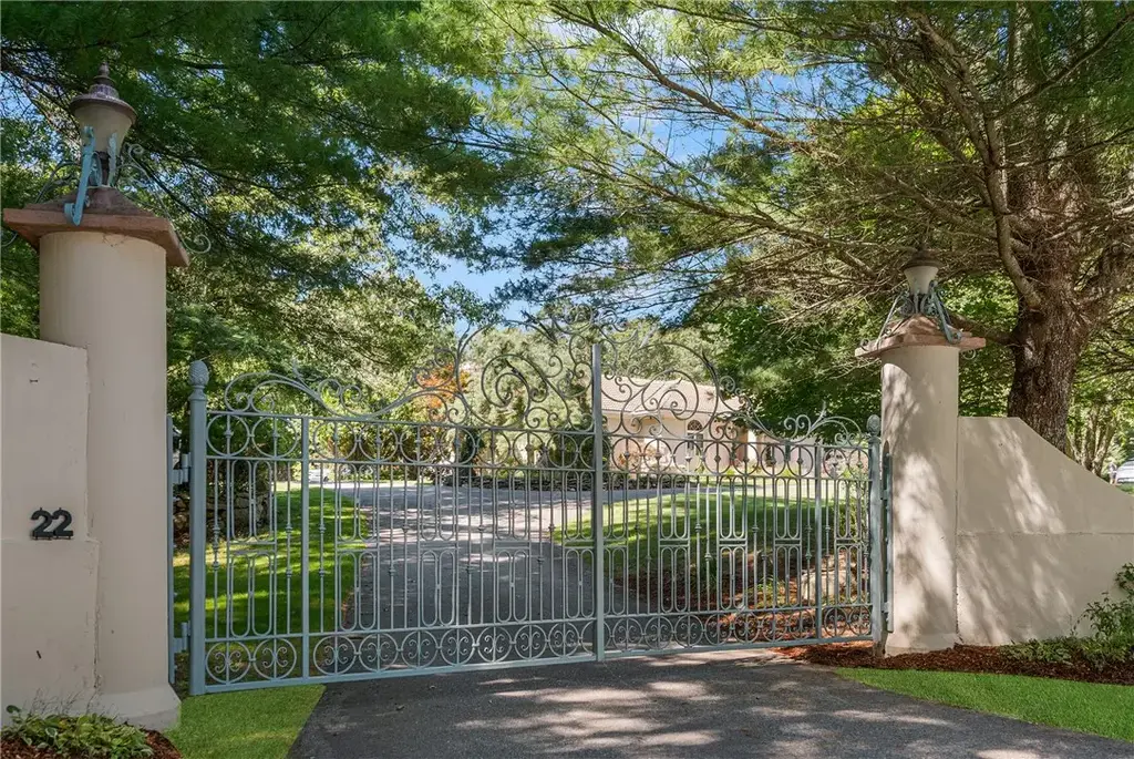22 Brook View Dr, Scituate