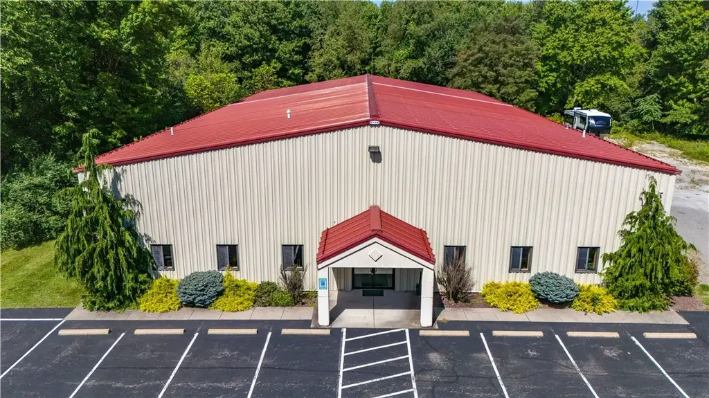 703 Commerce Avenue , Shenango